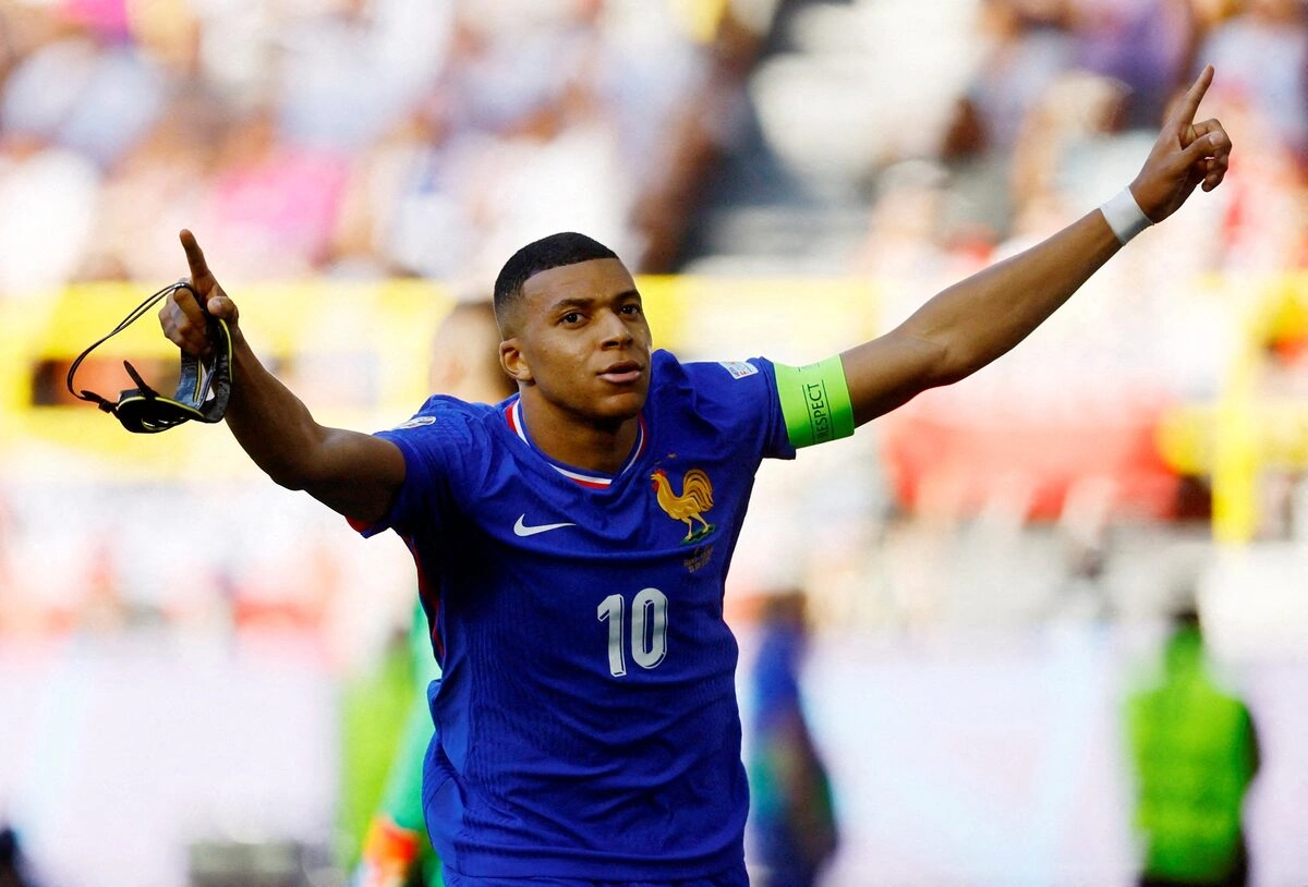 AU88 VIP: Platini khuyên Mbappe tránh chính trị để giữ hình ảnh toàn cầu - hình ảnh - betau88.vip
