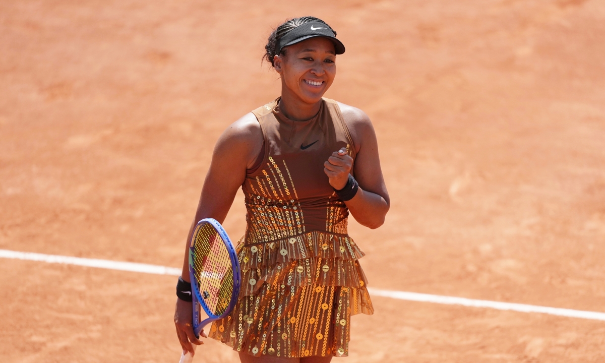 Naomi Osaka diện váy sequin lấp lánh tại Roland Garros 2026 - hình ảnh - betau88.vip Naomi Osaka diện váy sequin lấp lánh tại Roland Garros 2026 - hình ảnh - betau88.vip