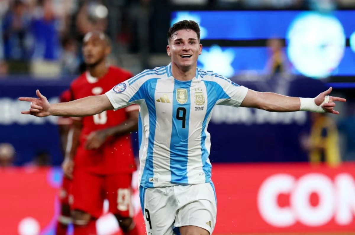 Link vào nhà cái AU88: Julian Alvarez hé lộ tương lai tại Barca sau chiến thắng cùng Argentina - hình ảnh - betau88.vip