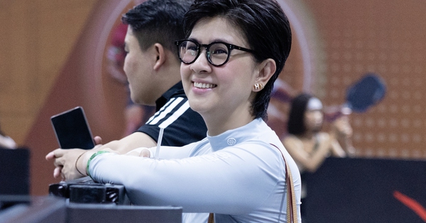 Diễn viên Kim Thư trẻ trung tuổi U.50, cổ vũ đồng nghiệp tại sân pickleball - hình ảnh - betau88.vip