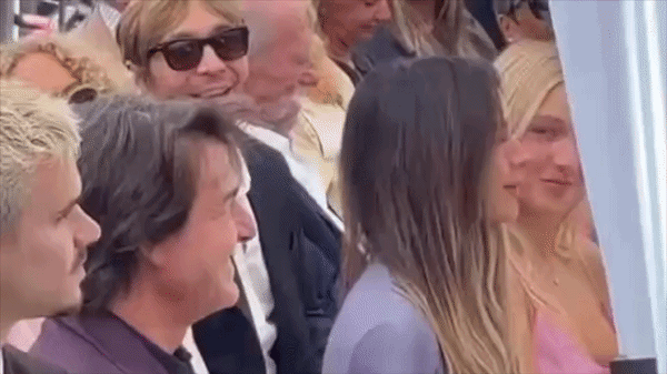 AU88 đổi thưởng: Khi Victoria Beckham gây tranh cãi vì hành động của Tom Cruise - hình ảnh - betau88.vip