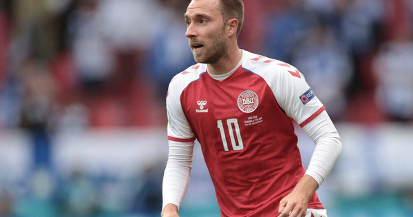 Cực nóng: Eriksen lại đổ gục xuống sân, ám ảnh đột quỵ ở EURO 2020 hiện về - hình ảnh - betau88.vip