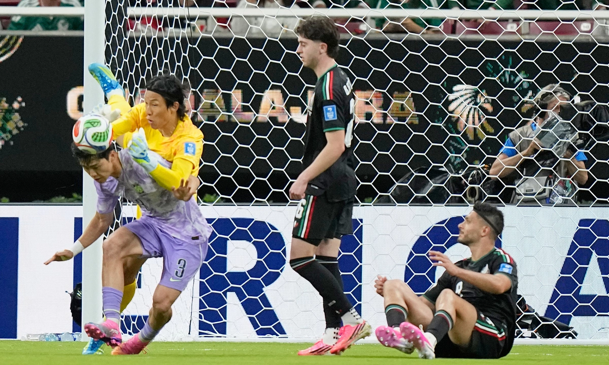 Mexico vượt qua vòng bảng World Cup 2026 nhờ sai lầm của thủ môn Hàn Quốc - hình ảnh - betau88.vip