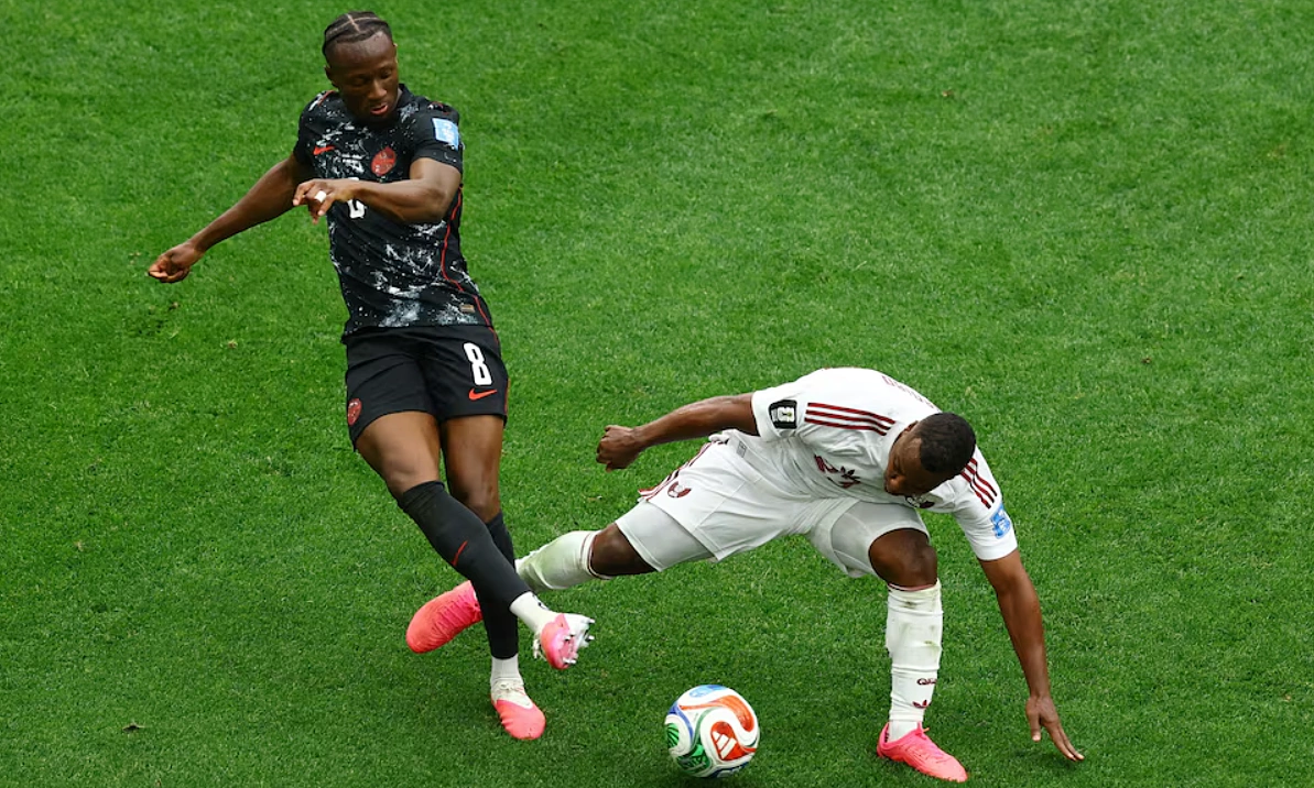 FIFA phạt nặng cầu thủ Qatar làm gãy chân sao Canada tại World Cup 2026 - hình ảnh - betau88.vip