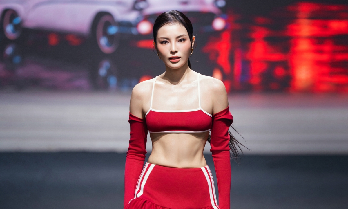 Đỗ Mạnh Cường lăng xê phong cách thể thao tại show DMC 2026 - hình ảnh - betau88.vip
