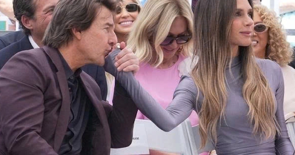 Khoảnh khắc Tom Cruise hôn tay Victoria Beckham: Dấu ấn lịch lãm giữa làng giải trí Hollywood - hình ảnh - betau88.vip