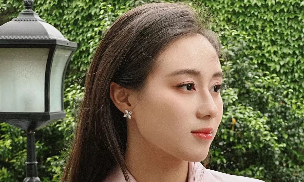 AU88 uy tín đồng hành cùng tin tức giải trí: Hà Siêu Hân – ái nữ MIT của ‘Vua sòng bạc’ gây chú ý - hình ảnh - betau88.vip