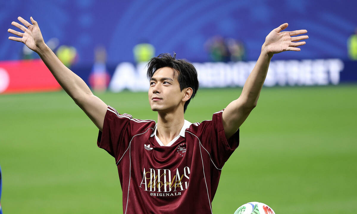 Tài tử Lý Hiện gây sốt trên sân bóng World Cup: góc nhìn mới cho người chơi Việt - hình ảnh - betau88.vip Tài tử Lý Hiện gây sốt trên sân bóng World Cup: góc nhìn mới cho người chơi Việt - hình ảnh - betau88.vip
