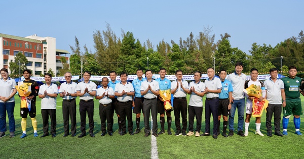 Bất ngờ xuất hiện cúp Kim Sang-sik tại Hàn Quốc: Các đội bóng sinh viên Việt Nam tranh tài - hình ảnh - betau88.vip