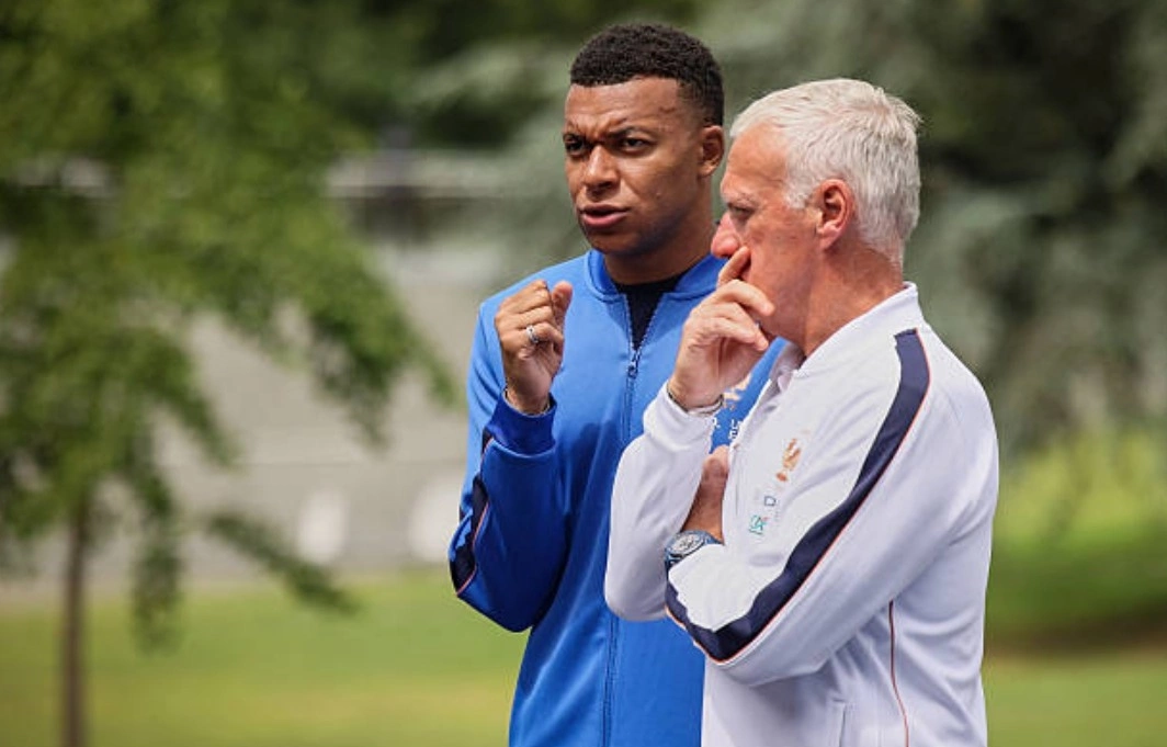 Deschamps: ‘Nhiều HLV cũng ngốc như tôi khi xếp Mbappe đá trung phong’ - hình ảnh - betau88.vip Deschamps: ‘Nhiều HLV cũng ngốc như tôi khi xếp Mbappe đá trung phong’ - hình ảnh - betau88.vip