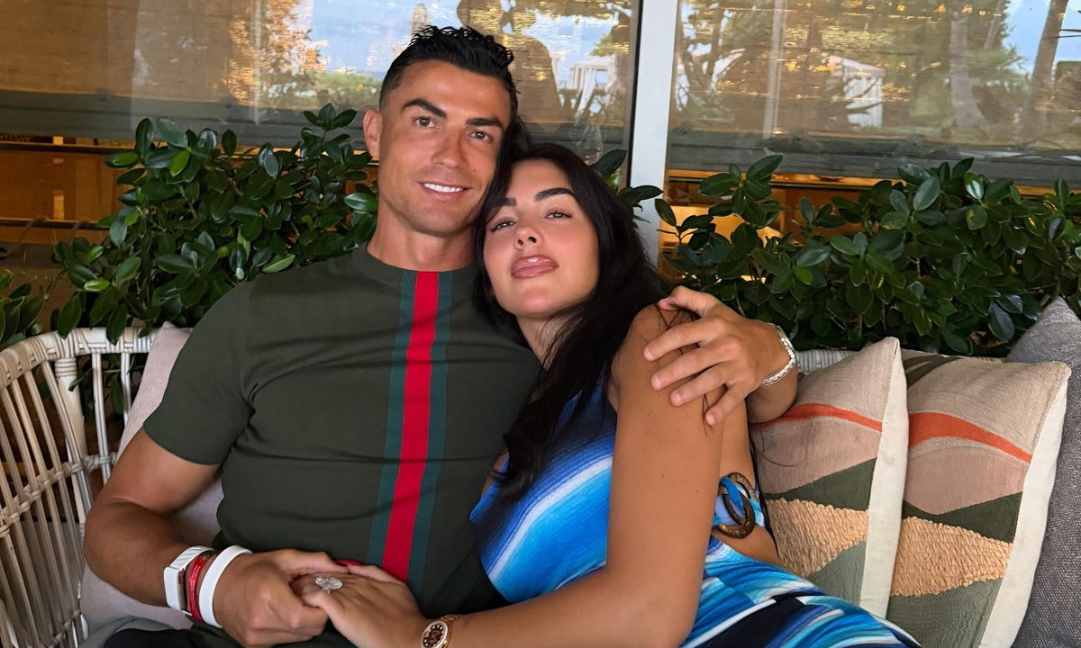 10 năm bên nhau của Ronaldo và vợ sắp cưới: Hành trình yêu thương vượt sóng gió - hình ảnh - betau88.vip