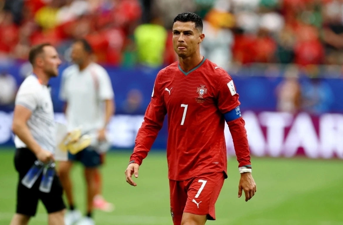 AU88 cược bóng đá: Cầu thủ CHDC Congo thừa nhận không kèm Ronaldo - hình ảnh - betau88.vip