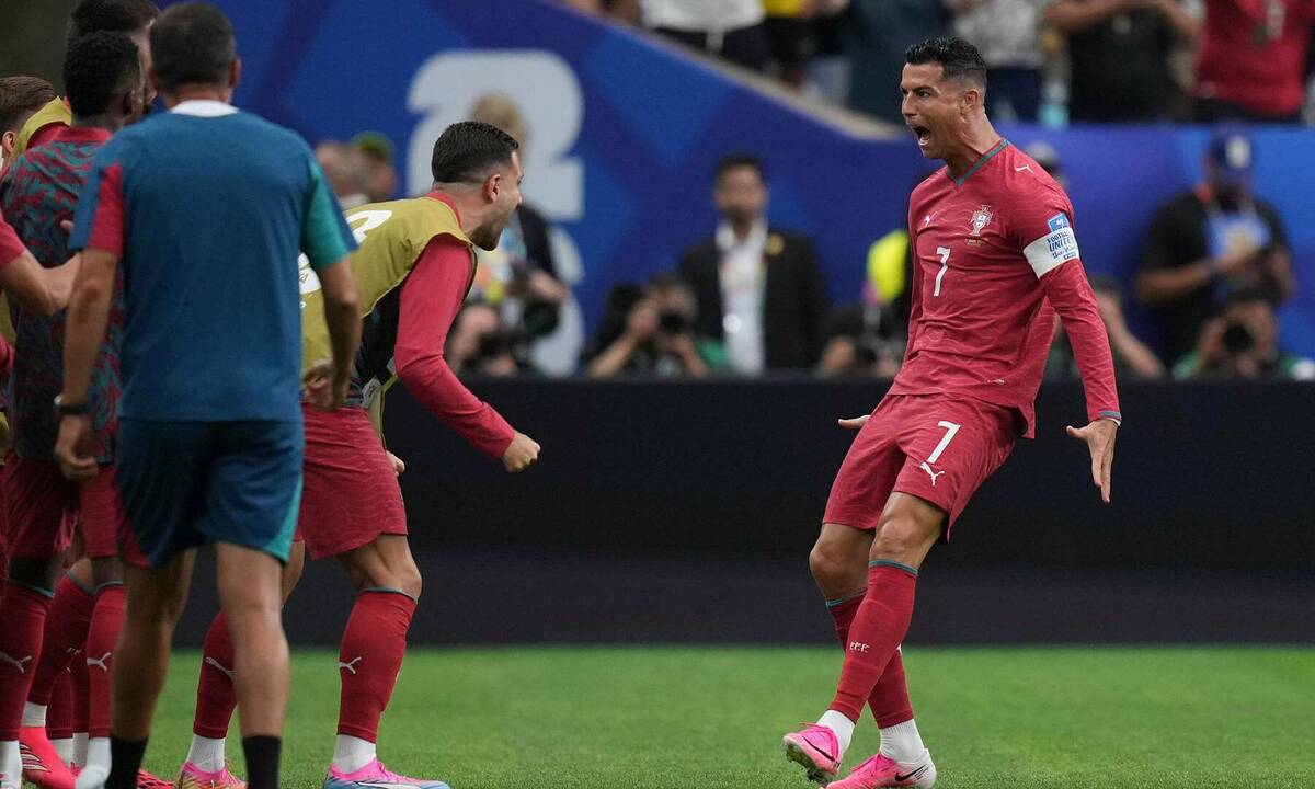 Ibrahimovic Chê Ronaldo: ‘Cứ Như Vừa Từ Hành Tinh Khác Trở Về’ - hình ảnh - betau88.vip