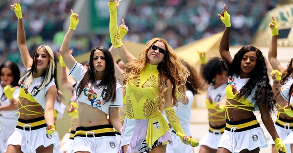 Shakira nhảy múa ăn mừng khi Colombia có vé đi tiếp, vì sao Ronaldo phải lo? - hình ảnh - betau88.vip