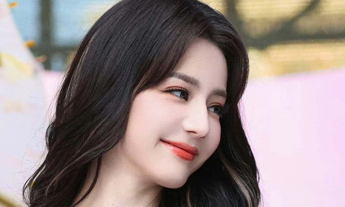 Thưởng tân thủ AU88: Địch Lệ Nhiệt Ba ‘mọng như đào’ trên thảm đỏ, fan Việt rần rần - hình ảnh - betau88.vip
