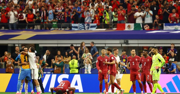 Báo Bồ Đào Nha cay đắng: ‘Kết cục thật tuyệt vọng, HLV Martinez sai lầm vì cố giữ Ronaldo’ - hình ảnh - betau88.vip