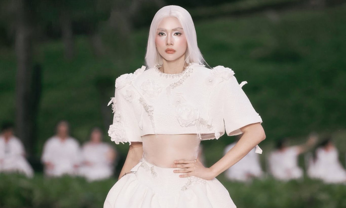Võ Hoàng Yến catwalk trên môtô địa hình – điểm nhấn show thời trang mùa hè - hình ảnh - betau88.vip