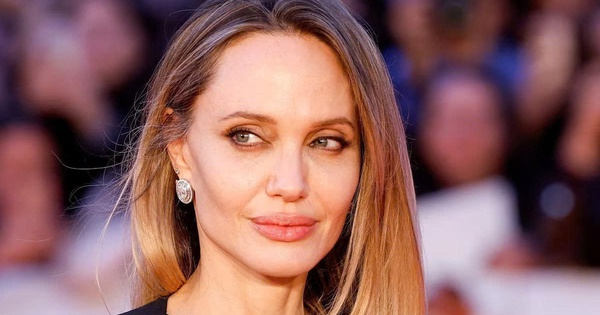 AU88 bắn cá và cuộc chiến pháp lý chưa hồi kết của Angelina Jolie với Brad Pitt - hình ảnh - betau88.vip