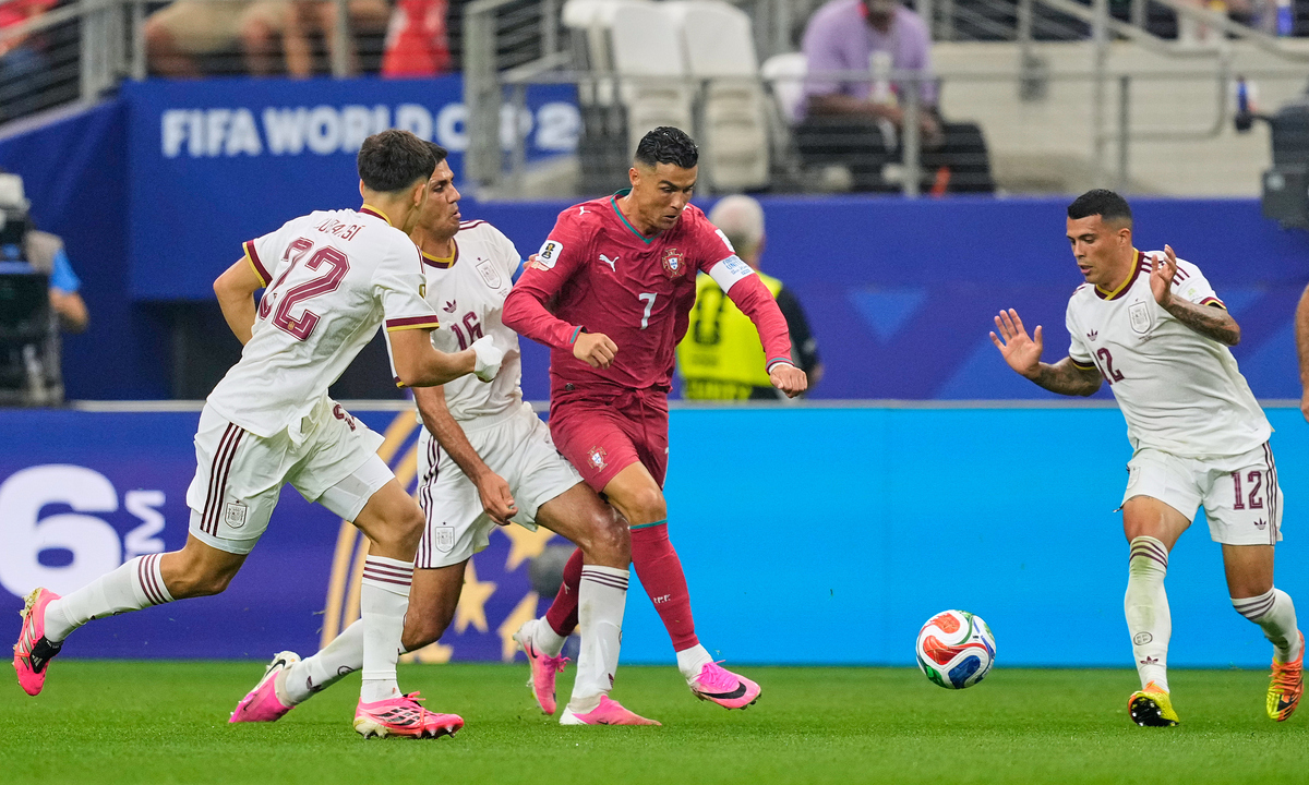 Ronaldo nhận điểm thấp nhất trận thua Tây Ban Nha - hình ảnh - betau88.vip